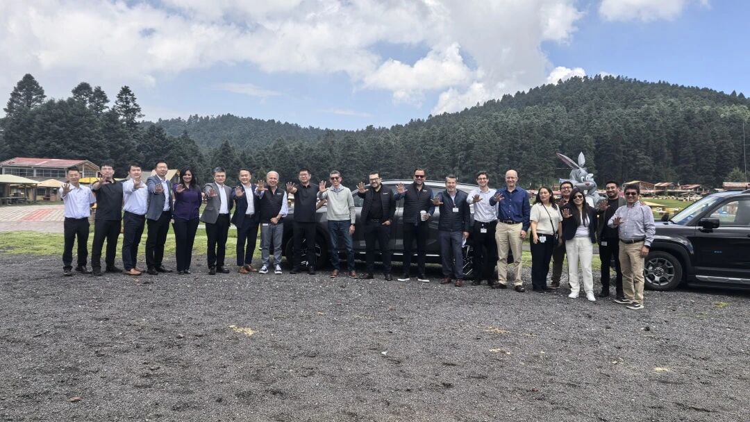 Travagliu inseme per u sviluppu, sforzi per a crescita in l'oceanu! A gestione di a gm-gm-gm-wuling visitanu u mercatu messicanu